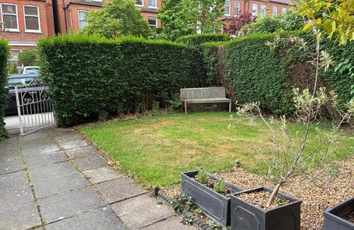 South Hampstead Apartment | London Apt - Sleeps 5 - Great Transport links