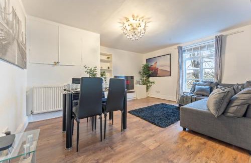 Canning Town Apartment | London City Airport O2 ExCeL - Free Wifi & Parking