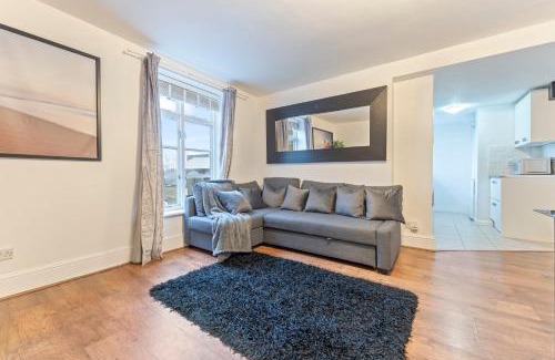 Canning Town Apartment | London City Airport O2 ExCeL - Free Wifi & Parking