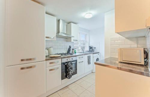 Canning Town Apartment | London City Airport O2 ExCeL - Free Wifi & Parking