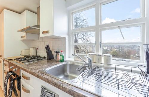 Canning Town Apartment | London City Airport O2 ExCeL - Free Wifi & Parking