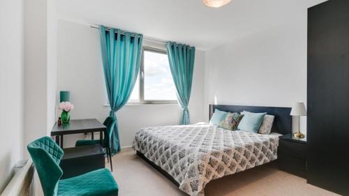 Shadwell Apartment | London City View Apartment, short walk to Tower Bridge, Free Parking