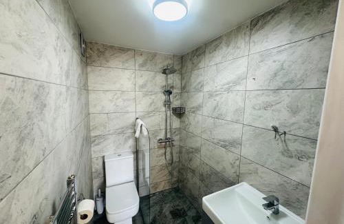 Fullwell Apartment | London Comfort Apartment