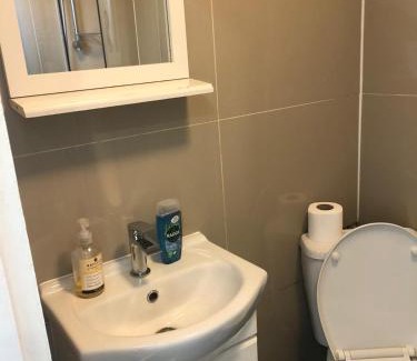 West Ealing Apartment | London DM x Weekly Monthly x Deals