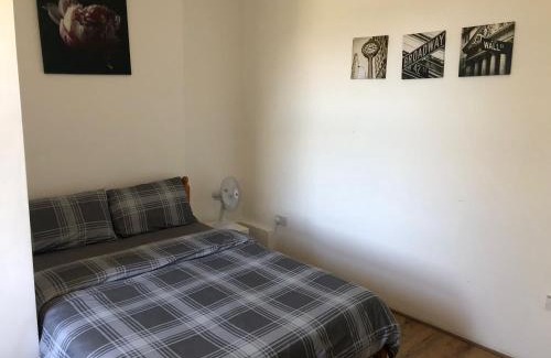 West Ealing Apartment | London DM x Weekly Monthly x Deals