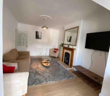 Dudden Hill Apartment | London flat near Wembley, self check in, garden