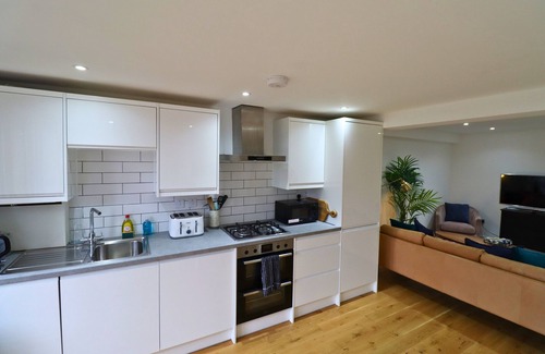 Pollards Hill Apartment | London Gorgeous Two Bedroom Apartment