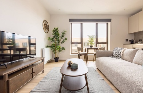 London Borough of Ealing Apartment | London Greenford by Charles Hope