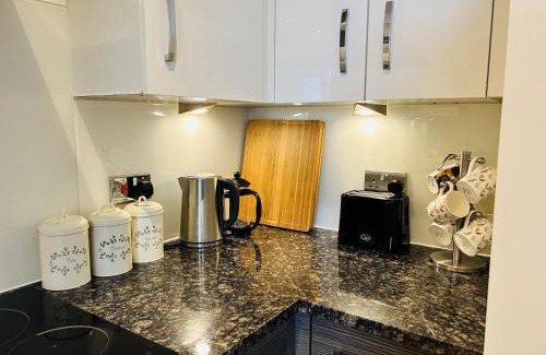 Botwell Apartment | London Heathrow Apartment - Hayes & Harlington