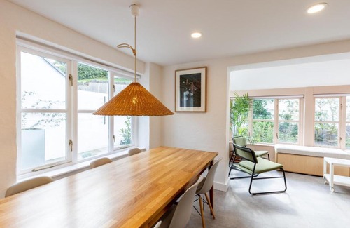 Newport House | London House, a stylish family home for 6.