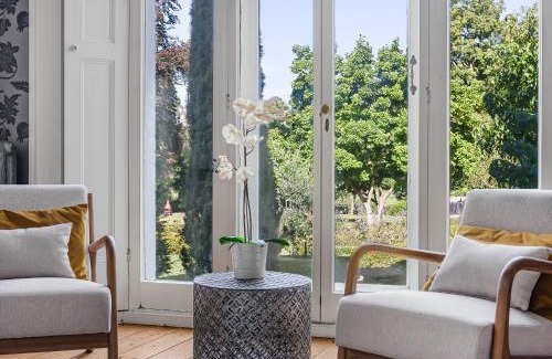 Hertingfordbury Villa | London- Large Period Town House with river front