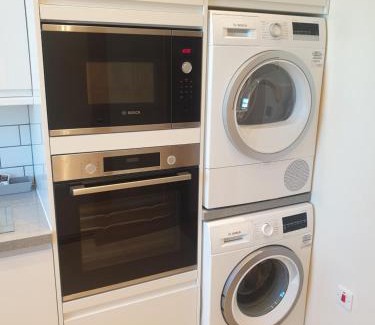 Valentines Apartment | London Luxury Spacious 2 Bedroom Apartment 4 mins from Ilford Stn. FREE parking