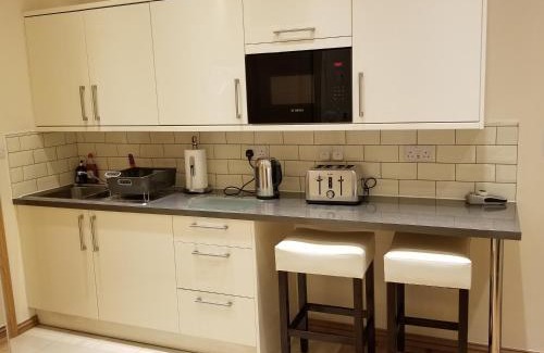 Valentines Apartment | London Luxury Studio Flat 4 min to Ilford Station with FREE parking FREE WiFi