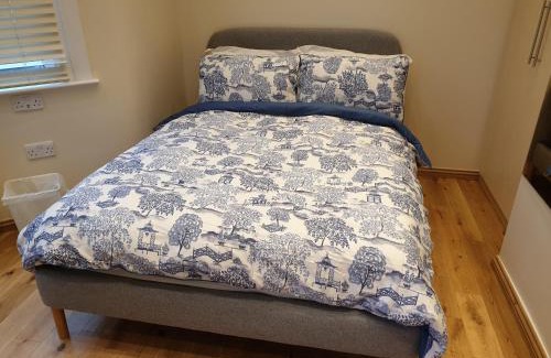 Valentines Apartment | London Luxury Studio Flat 4 min to Ilford Station with FREE parking FREE WiFi