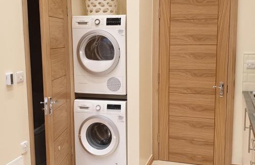 Valentines Apartment | London Luxury Studio Flat 4 min to Ilford Station with FREE parking FREE WiFi
