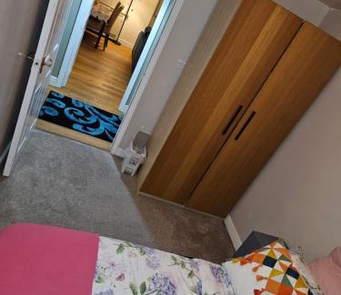 Eltham West Apartment | London O2 ARENA COOL BREEZE HOUSE