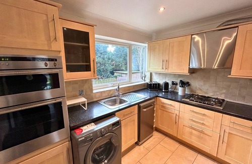 Putney House | London Putney: Exquisite, Spacious, Four Bed (Two Bath) House