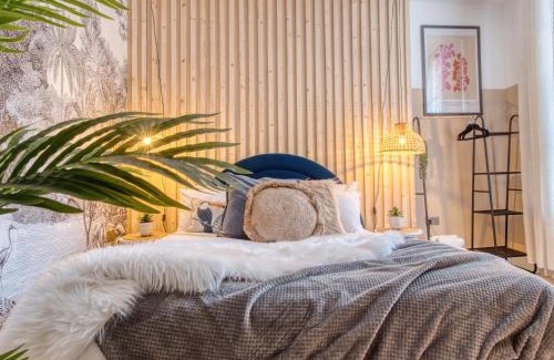 Queen's Park Apartment | London Queen's Park with cinema & gaming room