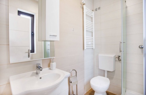 Velika Gorica House | London Rooms Zagreb Airport