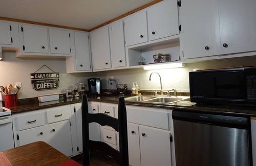 Robbinsville Cabin | London's Mountain House - Cozy Romantic mountain cabin - easy paved road access