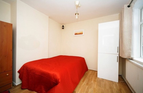 Stratford Bed & Breakfast | London smart doubles n singles in a great location