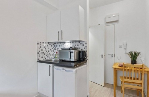 Dormers Wells Apartment | London Studio 3 Short Stay