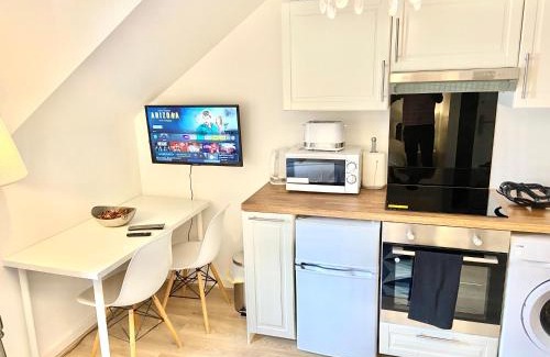 Maida Vale Apartment | London Studio Self Contained, Newly Furbished