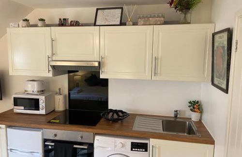 Maida Vale Apartment | London Studio Self Contained, Newly Furbished