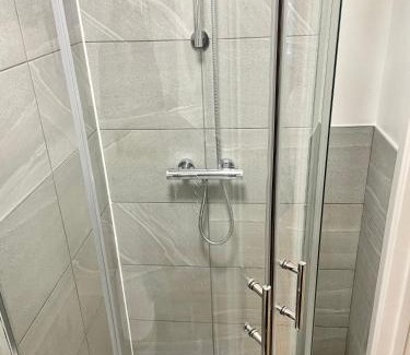 Maida Vale Apartment | London Studio Self Contained, Newly Furbished