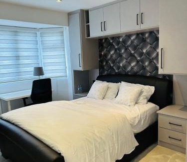 Whitton House | London Twickenham stadium room C