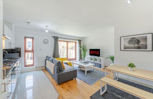 Bishop's Apartment | London Waterloo Apartment with Large Private Terrace - View of the London Eye - 1 Bedroom 1 Bath