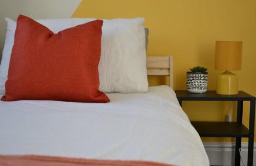 Stockton-on-Tees House | Londonderry - 3 BDR, Sleeps 6, Parking, WIFI, Stockton on Tees city centre