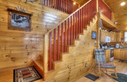 Rangeley House | Lone Moose - Cute Cabin within walking distance to downtown Rangeley