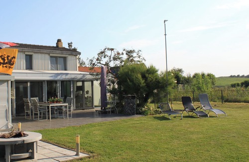 Breskens House | Lone-standing comfort house with a winter garden, 200m from the sea