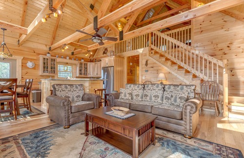 Gatlinburg - Pigeon Forge Cabin | Lone Wolf Lodge by Jackson Mountain Rentals