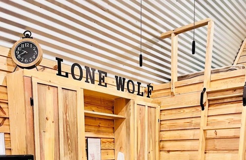 Livingston House | Lone Wolf Lodge Cabin Rental