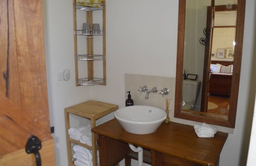 Congewai Cottage | Lonely Goat Olives, Hunter Valley. Children under 12 free. Pet friendly.