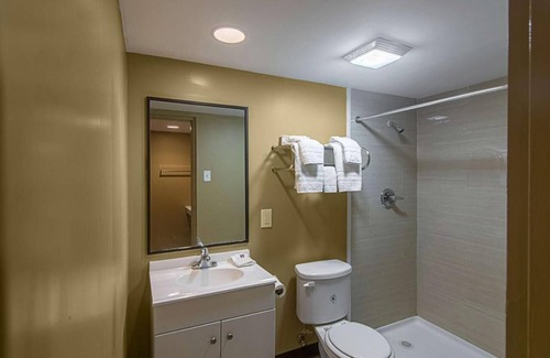 Sherman Hotel | LoneStar Inn & Suites