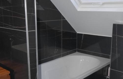 Le Palais House | Longère rénovée proche Palais avec jardin, 5 chambres, 3 salles de bain, WIFI, idéale famille - FR-1-418-179