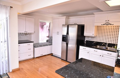 Belmont Shore Condo | Long Beach getaway overlooking the ocean!