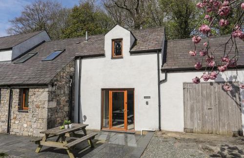 Beaumaris House | Long Cottage