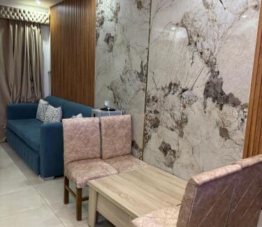 Shurtah al-Dakhlah Ski Chalet | Long Island روميل