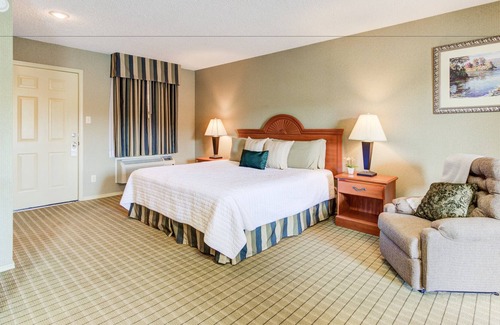 Lake Hamilton Hotel | Long Island Lake Resort
