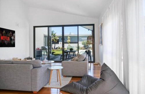 Long Jetty Apartment | Long Jetty Private Oasis - Main House