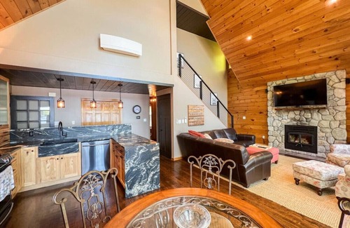 Bridgton House | Long Lake Oasis | Private Lake Access + Views