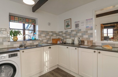 Littleham Cottage | LONG LINNEY, pet friendly, character holiday cottage in Bideford