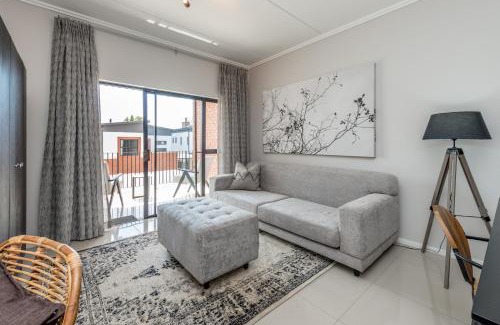 Greater Johannesburg Metropolitan Area Apartment | Long & Short stays with Uncapped Wi-Fi & Security