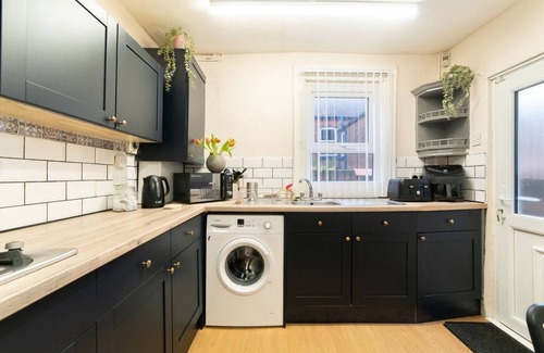 Liverpool City Centre House | Long Stay Discounts | Work-Friendly | Free Parking