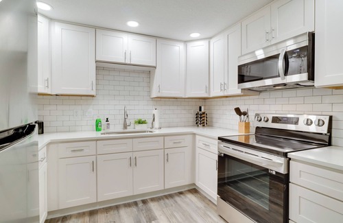 Salem House | *Long Stay* Pet Friendly Lovely West Salem Home.