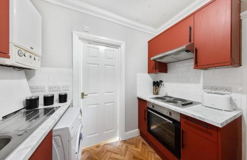 Gravesend Apartment | Long Stay Ready King Bed Kitchen WiFi Town